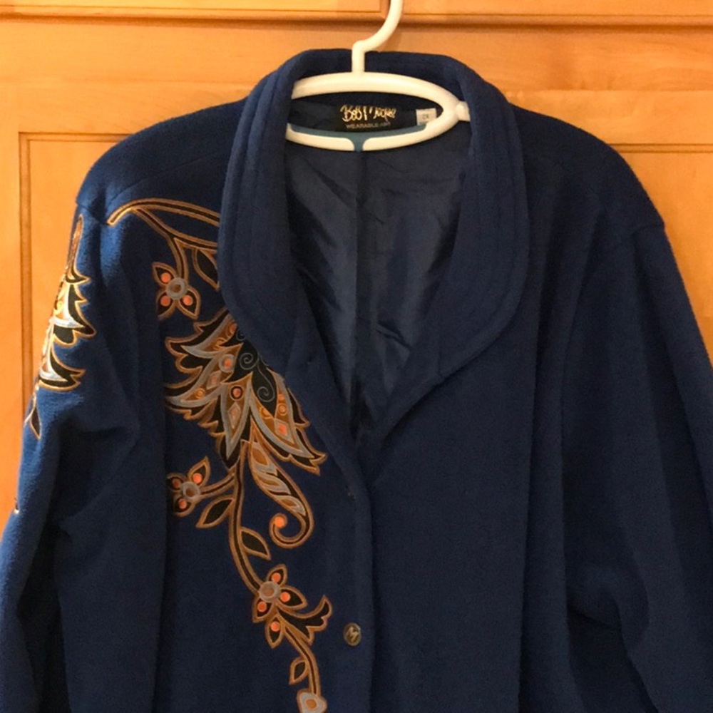 Preowned Women’s Bob Macke Wearable Art fleece coat w embroidery - blue - 2X - Picture 2 of 11